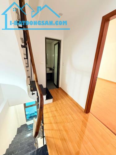 NHỈNH 5 TỶ XÍU Hàng Hiếm Giang Biên nhà đẹp 5T 1 nhà ra oto tránh. LH 0936123469 - 4
