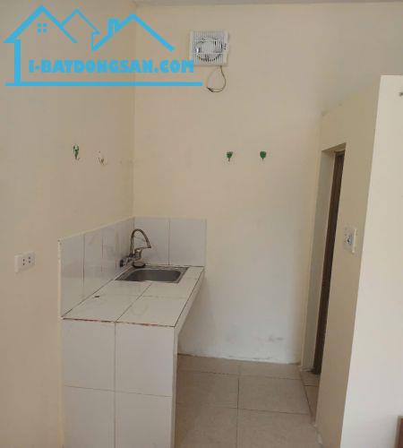 Cần cho thuê phòng rộng (24m2) khép kín khu B ĐH Mỏ Địa Chất - 3