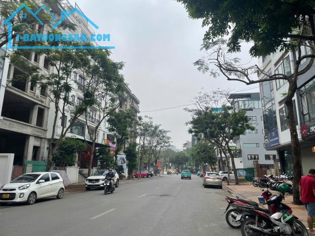 LÔ GÓC HOÀNG NHƯ TIẾP : LÔ GÓC 2 THOÁNG 5 TẦNG 41 M2, NGÕ Ô TÔ THÔNG, TẦNG 1 KINH DOANH !