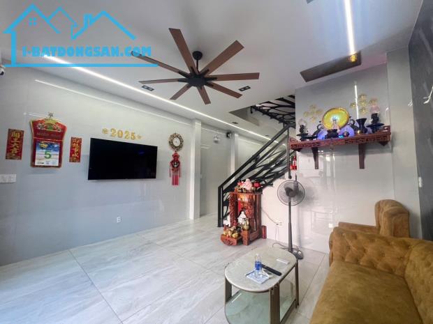 Bán nhà 3 tầng đẹp 91m2, ngay CD Công Thương Q9, hẻm oto 7 chỗ, 7.x tỉ - 1