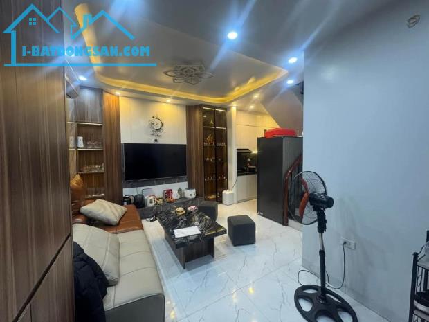 Bán nhà ngõ chợ Khâm Thiên dân xây mới  thiết kế hiện đại có sân riêng để xe 37m 5 tầng gi