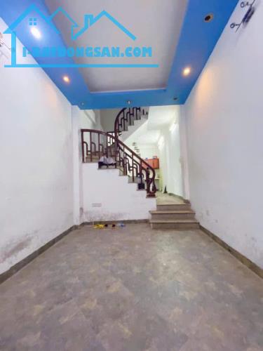 Cho thuê nhà nguyên căn ngõ 111 Giáp Bát 4 tầng x 35m2, 5 ngủ, 10.5tr ở gđ, nhóm