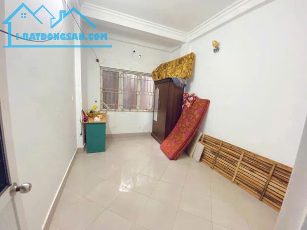Cho thuê nhà nguyên căn ngõ 111 Giáp Bát 4 tầng x 35m2, 5 ngủ, 10.5tr ở gđ, nhóm - 1
