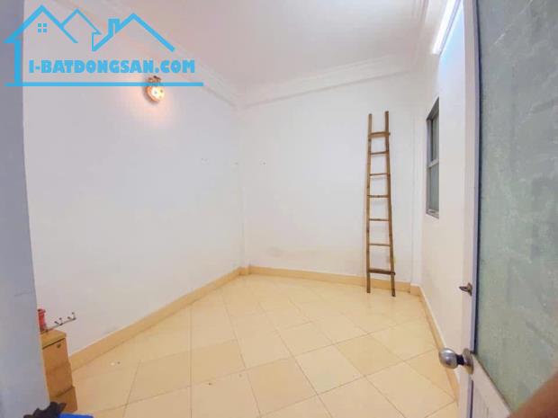Cho thuê nhà nguyên căn ngõ 111 Giáp Bát 4 tầng x 35m2, 5 ngủ, 10.5tr ở gđ, nhóm - 2
