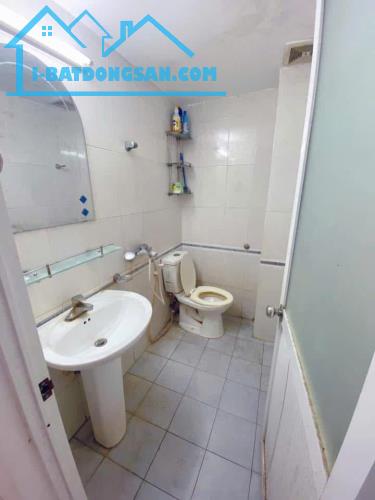 Cho thuê nhà nguyên căn ngõ 111 Giáp Bát 4 tầng x 35m2, 5 ngủ, 10.5tr ở gđ, nhóm - 4