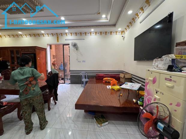 🏡Nhà mặt tiền 3 tầng, vị trí đẹp Tăng Nhơn Phú A, Q 9, ngang lớn 8,2m, DT 218m², chỉ 21 t - 5