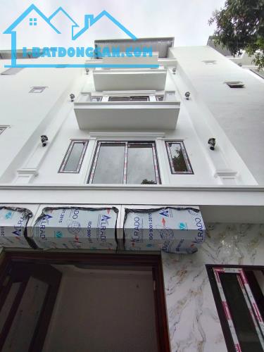 Nhà 5 tầng nằm mặt ngõ, ô tô vào, cách trục chính chỉ 30m. - 1