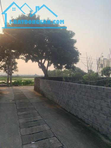 Sở hữu ngay lô đất mặt hồ Quỳnh Chân chỉ với 21 triệu/m²,150m2. cách Công Viên Nước