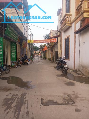 Cần Bán Căn Nhà Trục Chính Kinh Doanh Sáp Mai Võng La Cạnh Cổng KCN Bắc Thong Long