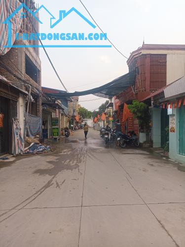 Cần Bán Căn Nhà Trục Chính Kinh Doanh Sáp Mai Võng La Cạnh Cổng KCN Bắc Thong Long - 1