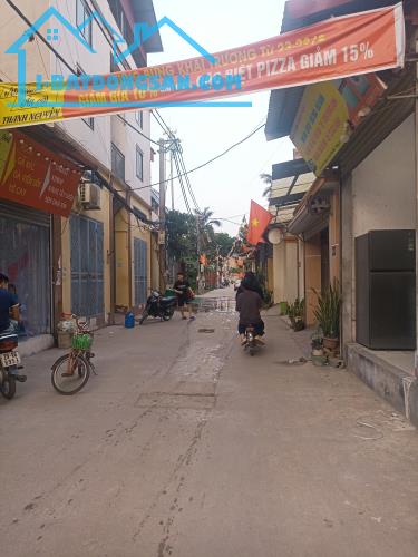 Cần Bán Căn Nhà Trục Chính Kinh Doanh Sáp Mai Võng La Cạnh Cổng KCN Bắc Thong Long - 2