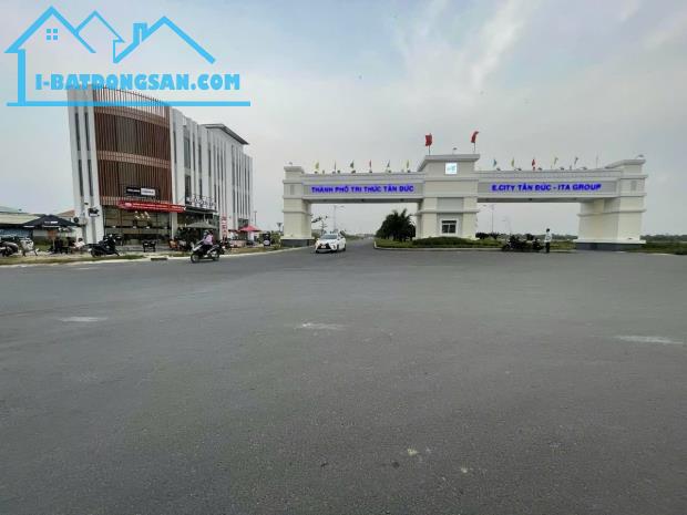 CẦN BÁN DÃY TRỌ SHR. 1O PHÒNG ĐANG CHO THUÊ TRÊN 14/TR THÁNG ,LONG AN
