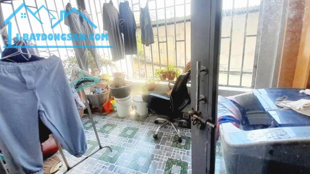 Rè  Quá, Nhà Mặt Tiền Q2, DT 77m2, Ngang Khủng 8m, Hẻm Xe Hơi, Giá chỉ 9.6ty