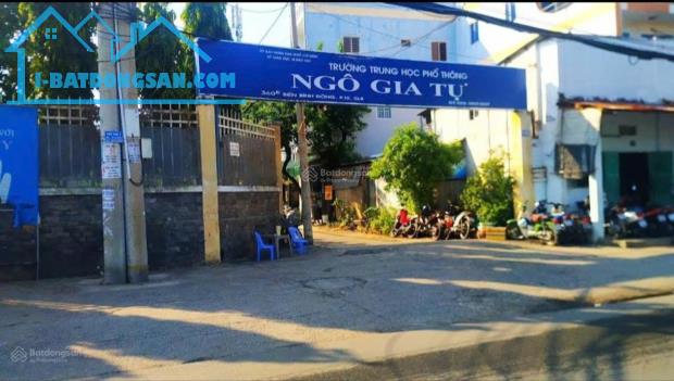 Bán nhà cũ tiện xây mới, 84m2 đường ô tô 8m ngay trước cổng trường THPT Ngô Gia Tự Quận 8 - 1