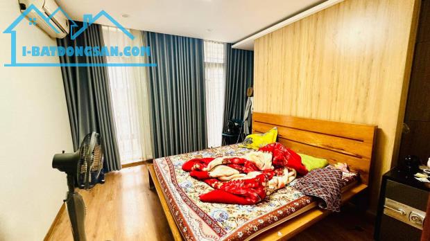 CẦN BÁN GẤP NHÀ MẶT PHỐ NGUYỄN CHÍNH - 2