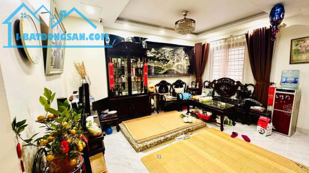 CẦN BÁN GẤP NHÀ MẶT PHỐ NGUYỄN CHÍNH - 3