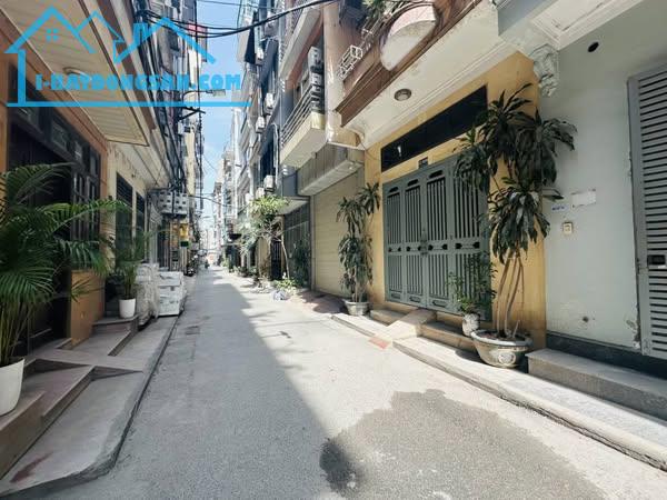 HIẾM CẦU GIẤY -ĐH NGOẠI NGỮ -PHÂN LÔ -KINH DOANH - NGÕ THÔNG DT 40M .2 MẶT NGÕ Ô TÔ CHỈ NH