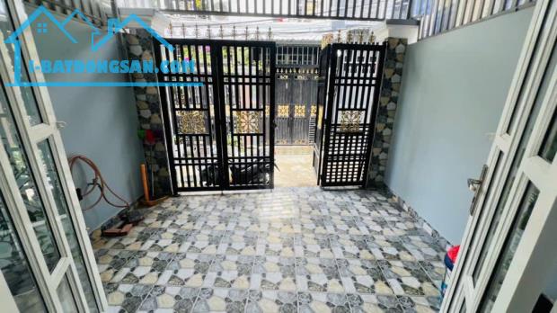 BÁN NHÀ TRUNG TÂM THỊ TRẤN NHÀ BÈ –52.8M2, SÂN RỘNG, GIÁ CHỈ  NHỈNH 4 TỶ – PHÁP LÝ RÕ RÀNG - 2