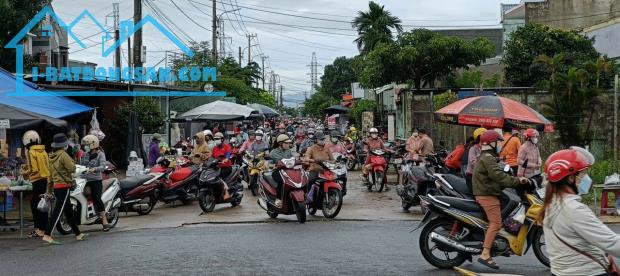 Chính chủ cần bán gấp lô đất kinh doanh buôn bán sầm uất đường 15m trục chính vào KCN - 1