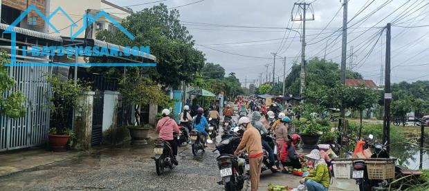 Chính chủ cần bán gấp lô đất kinh doanh buôn bán sầm uất đường 15m trục chính vào KCN - 2