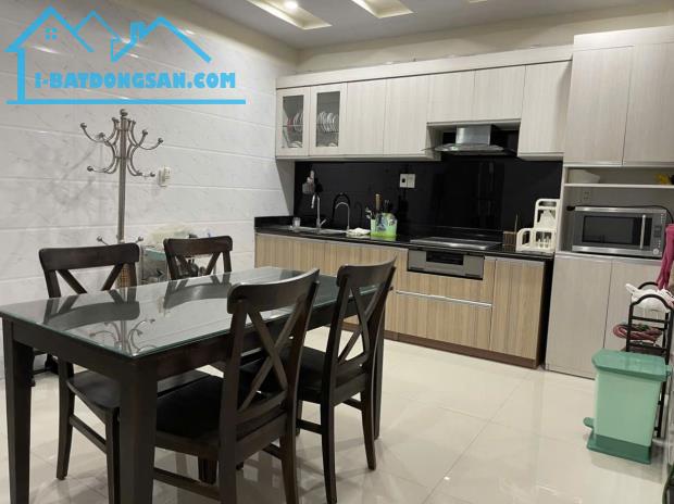 Bán nhà Tô Vũ - 193 Văn Cao, 61m 4 tầng, ngõ ô.tô, giá  4.35 tỉ