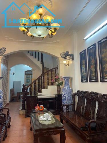 Cho thuê nhà nguyên căn ngõ 198 Dương Văn Bé, 4 tầng x 50m2, 4 ngủ, 13 Triệu