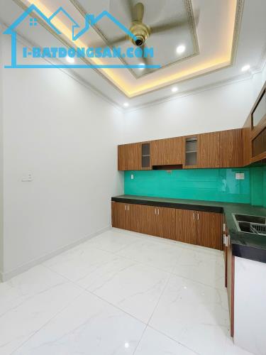 Nhà mới xây đường ô tô ngay chợ Trung Thành 4,2x20 SHR 4PN 2WC - 5