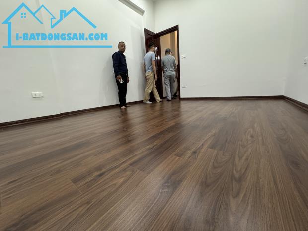 Nhà mới đẹp, 6 phòng ngủ Nguyễn Khánh Toàn, trung tâm mua sắm - 3