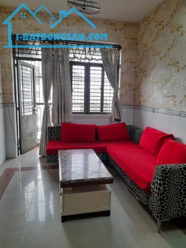 Cần bán chung cư 312 Lạc Long Quân Quận 11 - sổ hồng rồi giá 2,8 tỷ