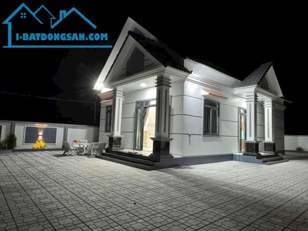 Nhà mái thái, sân vườn 3PN đường ô tô tặng full nội thất hỗ trợ ngân hàng - 1