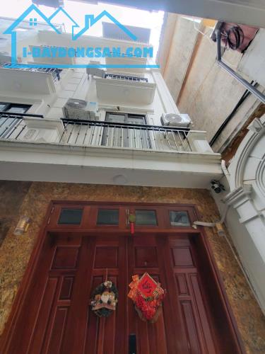 Bán nhà Bát Khối,Long Biên 5 tầng,30m oto đỗ cổng nhỉnh 5 tỷ