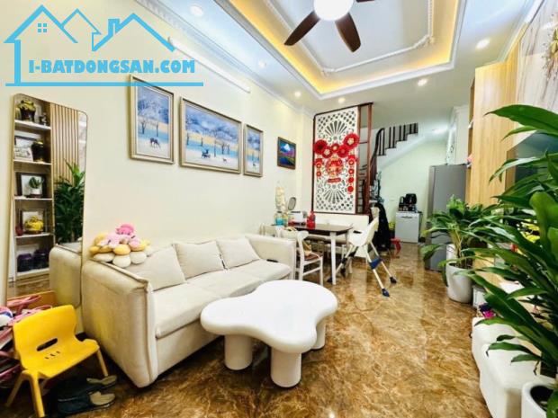 Bán nhà Bát Khối,Long Biên 5 tầng,30m oto đỗ cổng nhỉnh 5 tỷ - 1