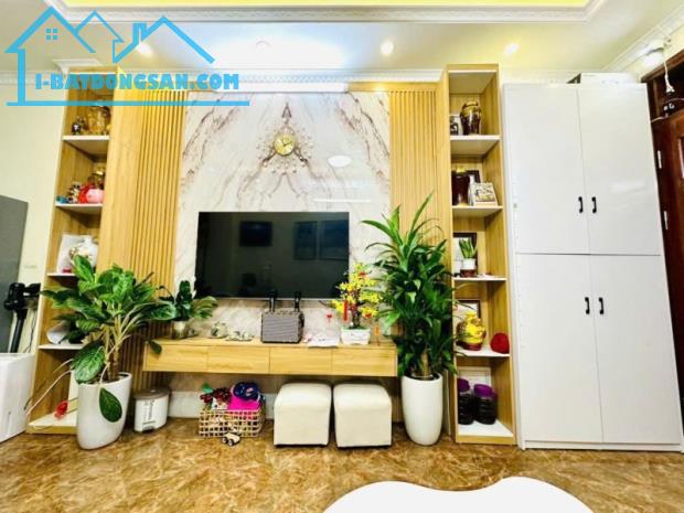 Bán nhà Bát Khối,Long Biên 5 tầng,30m oto đỗ cổng nhỉnh 5 tỷ - 2