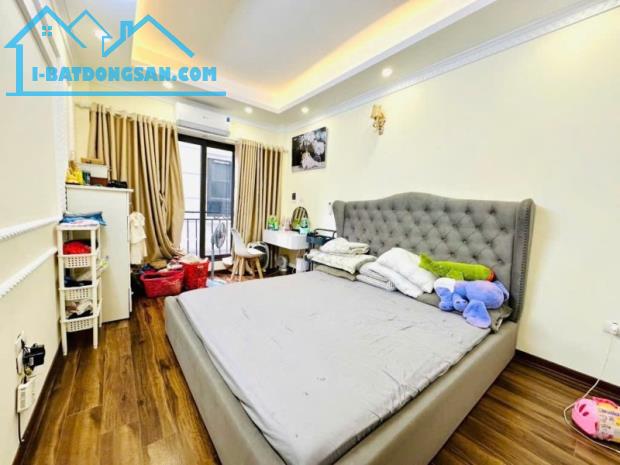 Bán nhà Bát Khối,Long Biên 5 tầng,30m oto đỗ cổng nhỉnh 5 tỷ - 4