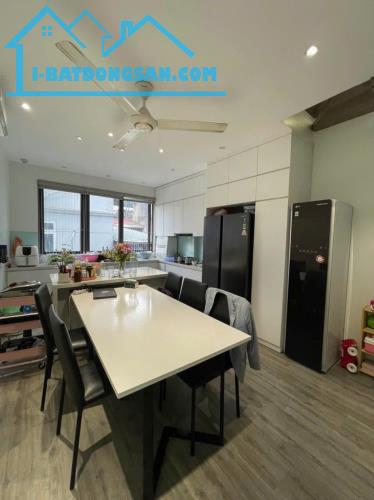 NHÀ ĐẸP ĐÊ LA THÀNH - Có Dòng Tiền - Ở Lại Sướng DT 54m2 7 tầng MT 3.9m Giá 11.9 tỷ - 2