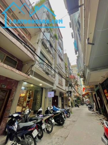 NHÀ ĐẸP ĐÊ LA THÀNH - Có Dòng Tiền - Ở Lại Sướng DT 54m2 7 tầng MT 3.9m Giá 11.9 tỷ - 4