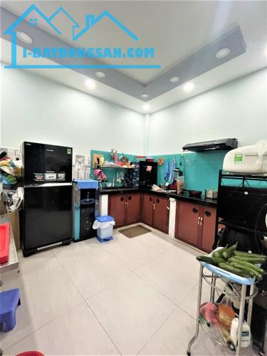 Chủ nhà gửi căn nhà lô góc ngay đường Hoàng Dư Khương, Quận 10 - 1