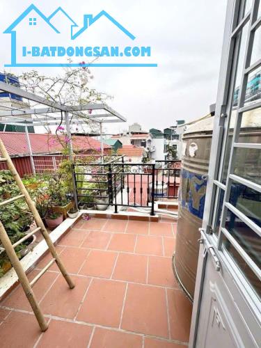 Cho thuê nhà ngõ 141 Giáp Nhị, 5 tầng x 23m2, 11 Triệu ô tô 50m2 - 3