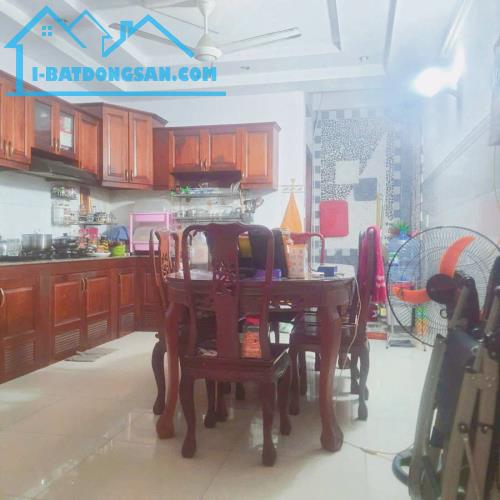 Nhà đẹp hẻm xe hơi Lê Trọng Tấn, 68m², 2PN, gần AEON, không gian ấm cúng, giá chỉ 6.1 tỷ - 1