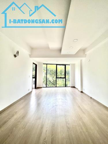 Nhà mặt phố Trần Đại Nghĩa, quận Hai Bà Trưng, 140m2 x 4 tầng, mặt tiền 8,3m, 108 tỷ!