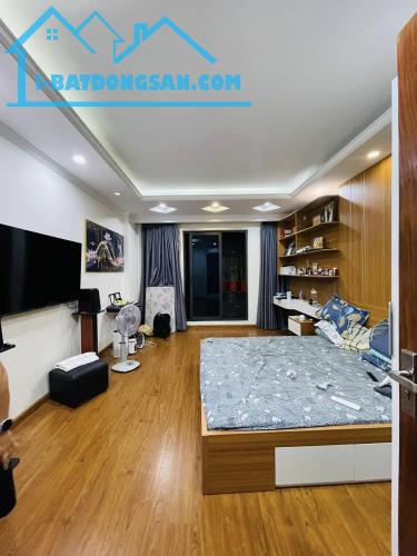 Bán nhà dân chắc chắn phố Cự Lộc, 33m2 6,48Tỷ, vài bước ra phố, ngõ rộng thoáng. - 2
