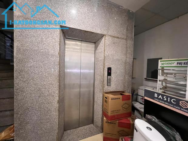 Mặt phố Nguyễn Khang, quận Cầu Giấy 270m2 x 8 tầng, mặt tiền 9,5m, vỉa hè to,185 tỷ!