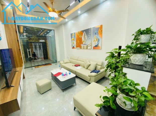 Nhà riêng Hoàng Mai, 5PN, 4 tầng, thang máy, 64m2, ngõ thông, mặt tiền thoáng, Giá 11,8 tỷ - 1