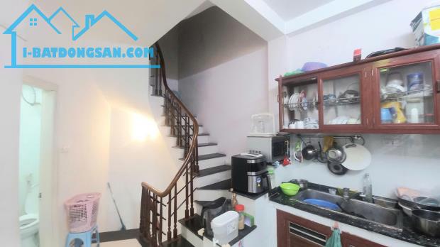 Bán nhà 4 tầng Hoàng Hoa Thám - Trung tâm Ba Đình - Diện tích 35m2 - Tầm tiền hiếm 4,89 tỷ - 4