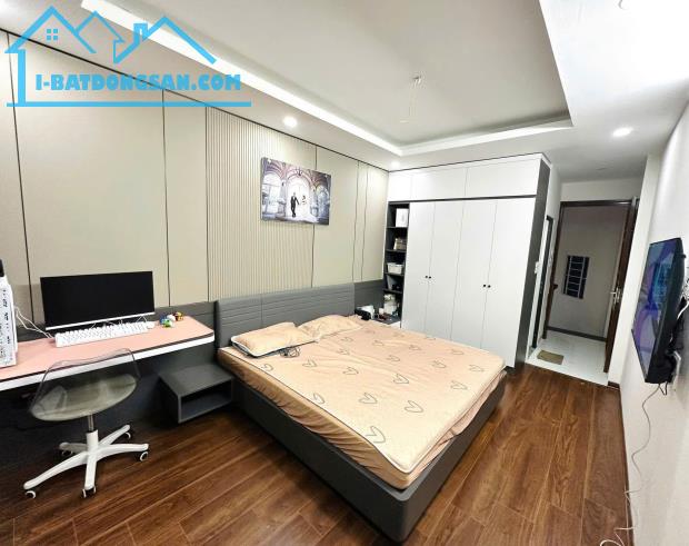 NHÀ ĐẸP HOÀNG MAI - 3 GÁC ĐỖ CỬA - 10M RA Ô TÔ DT 32m2 5 tầng Giá 7 tỷ - 2