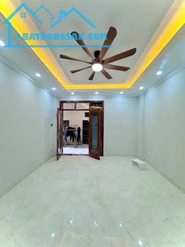 BÁN NHÀ HOÀNG MAI NGÕ TRƯỚC NHÀ SIÊU RỘNG DT 36m2 5 tầng MT 3.2m Giá 7.65 tỷ - 1