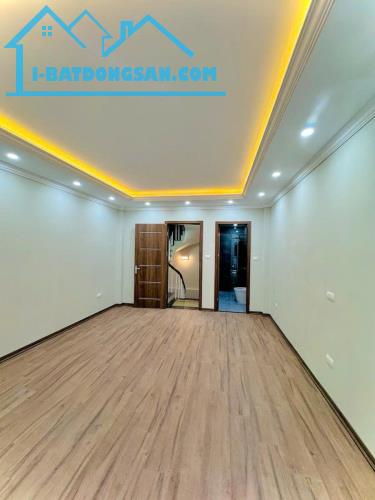 BÁN NHÀ HOÀNG MAI NGÕ TRƯỚC NHÀ SIÊU RỘNG DT 36m2 5 tầng MT 3.2m Giá 7.65 tỷ - 2