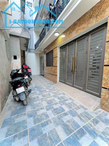 BÁN NHÀ HOÀNG MAI NGÕ TRƯỚC NHÀ SIÊU RỘNG DT 36m2 5 tầng MT 3.2m Giá 7.65 tỷ - 4