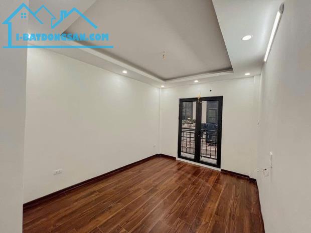 NHÀ ĐẸP HOÀNG MAI MỚI TINH - THANG MÁY DT 34m2 5 tầng MT 3.2m Giá 7.6 tỷ