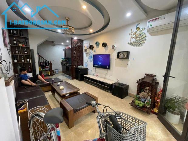 NHÀ ĐẸP ĐỊNH CÔNG THƯỢNG - Ô TÔ ĐỖ CỬA  DT 39m2 5 tầng MT 4m Giá 10.6 tỷ